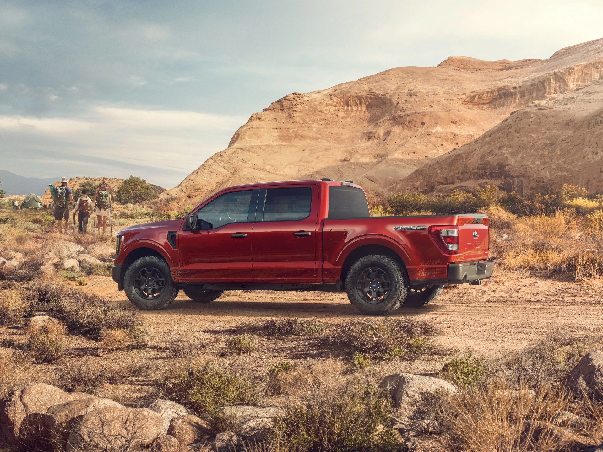 the f 150 rattler package is built off the xl series, with fx4 content featuring skid plates to help ensure built ford tough protection for a confident off road experience, electronic rear locking differential for enhanced traction, hill descent control for precision throttle and braking on steep descents, and specially tuned off road shock absorbers for increased stability over tough terrain in addition, f 150 rattler features rugged all terrain tires for versatility and capability