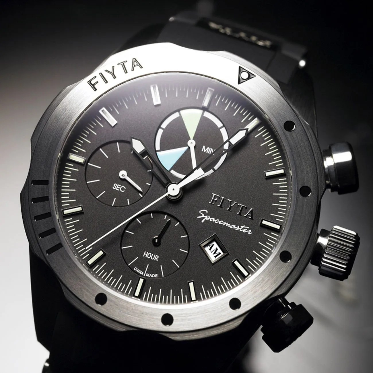 Fiyta-Spacemaster-gear-patrol-ambiance-1