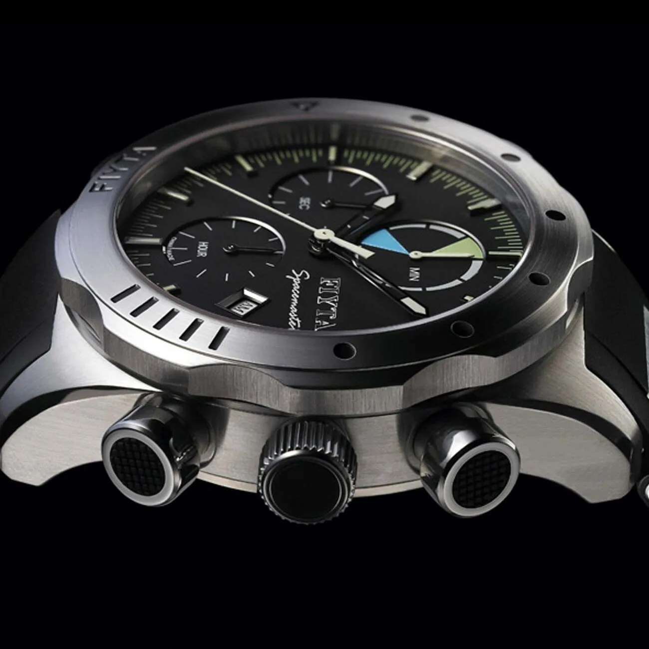 Fiyta-Spacemaster-gear-patrol-ambiance-2