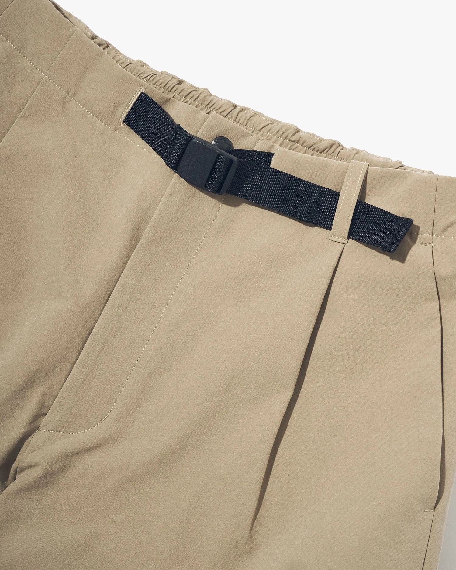 one tuck tapered stretch pants