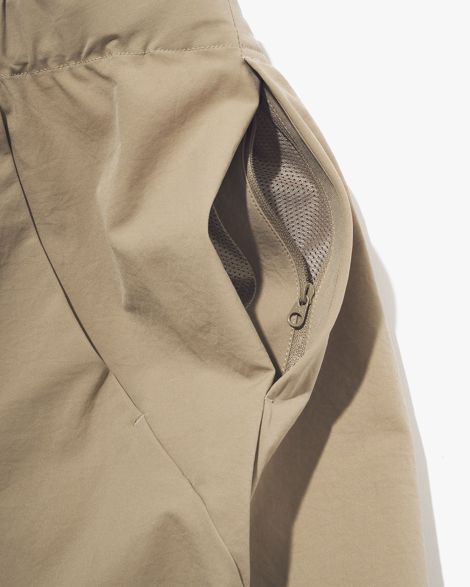 one tuck tapered stretch pants