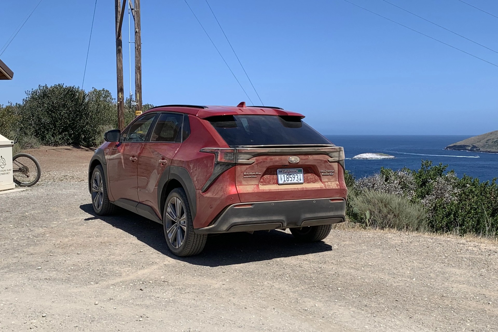 subaru solterra parked on a dirt road by the edge of a cliff overlooking the ocean on catalina island