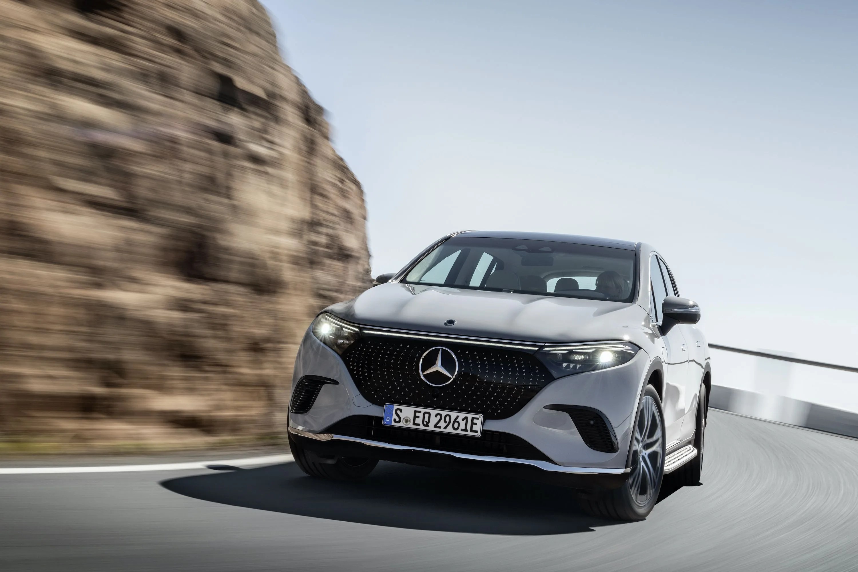 mercedes benz eqs suv