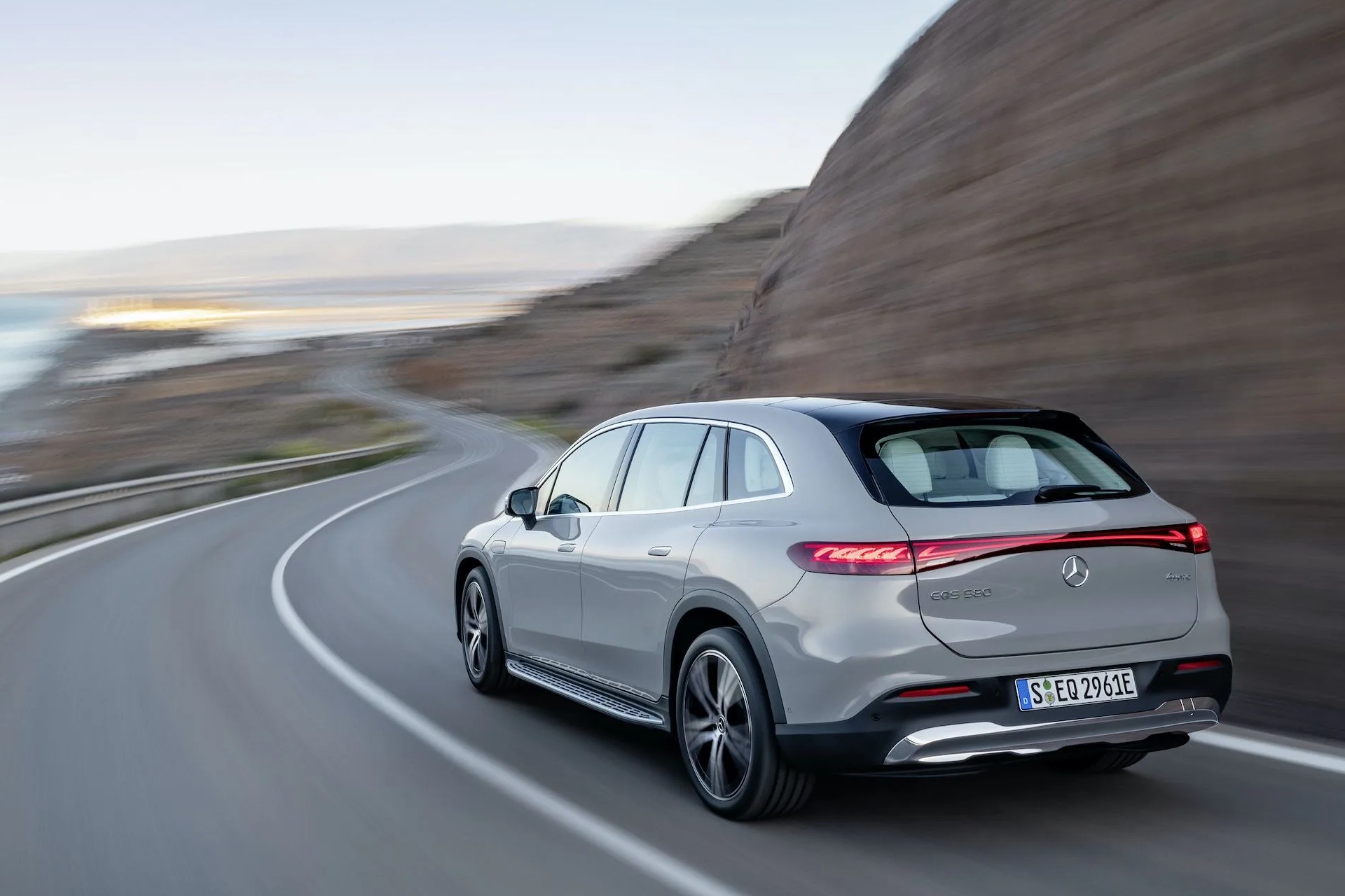 mercedes benz eqs suv