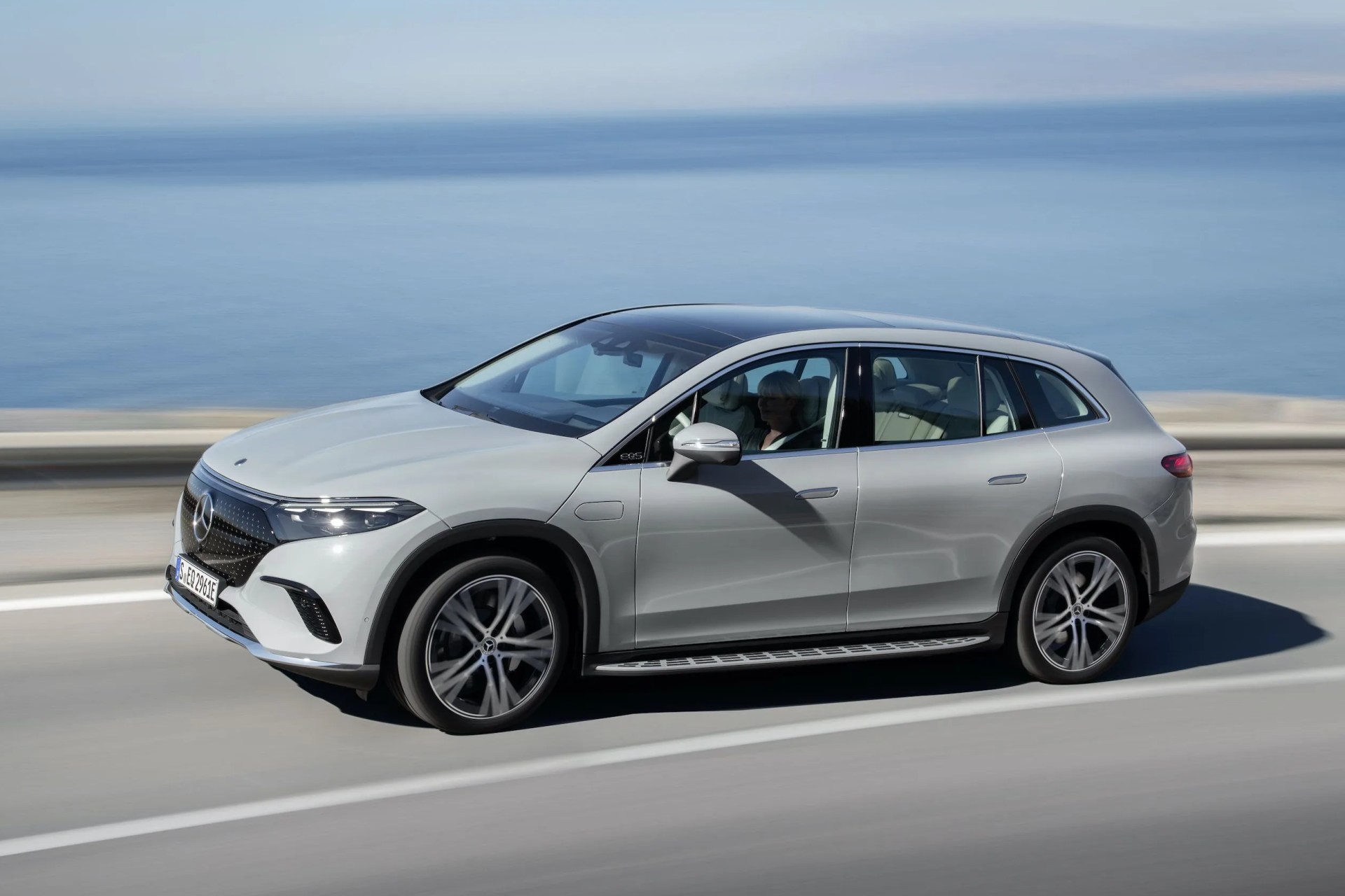 mercedes benz eqs suv