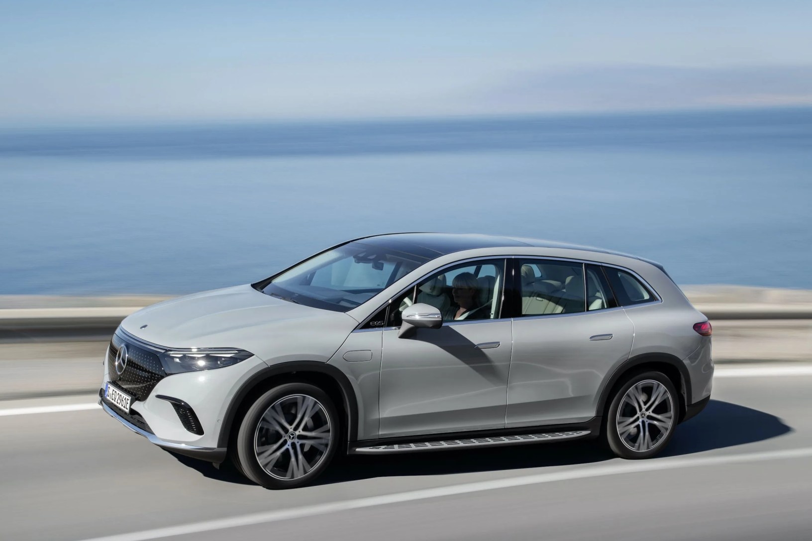 mercedes benz eqs suv