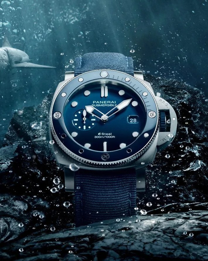 submersible quarantaquattro esteel watch