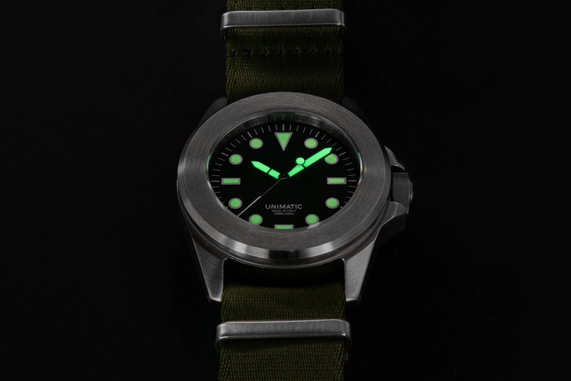 unimatic u4 glow in the dark feature of watch