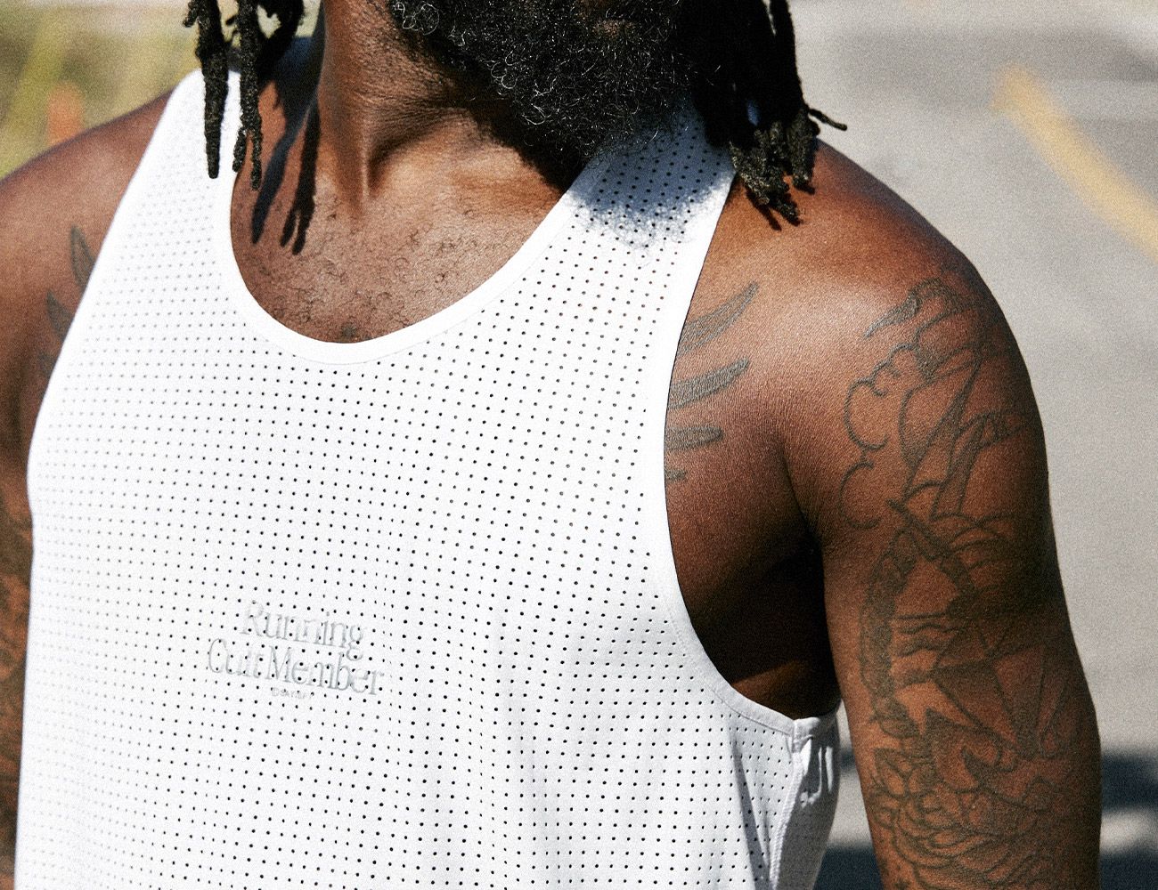 satisfy running space o white singlet
