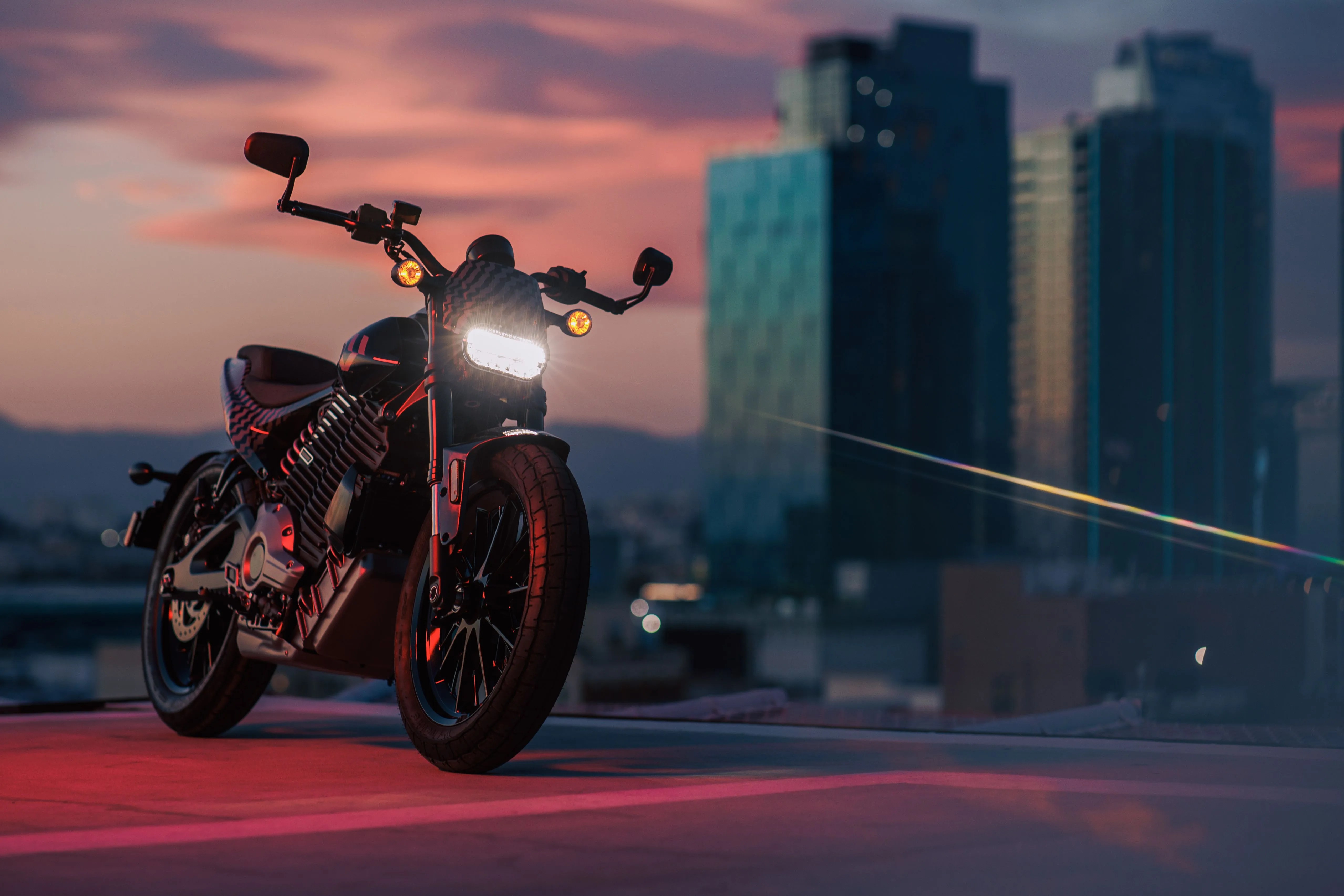livewire s2 del mar electric motorcycle parked with city skyline in background