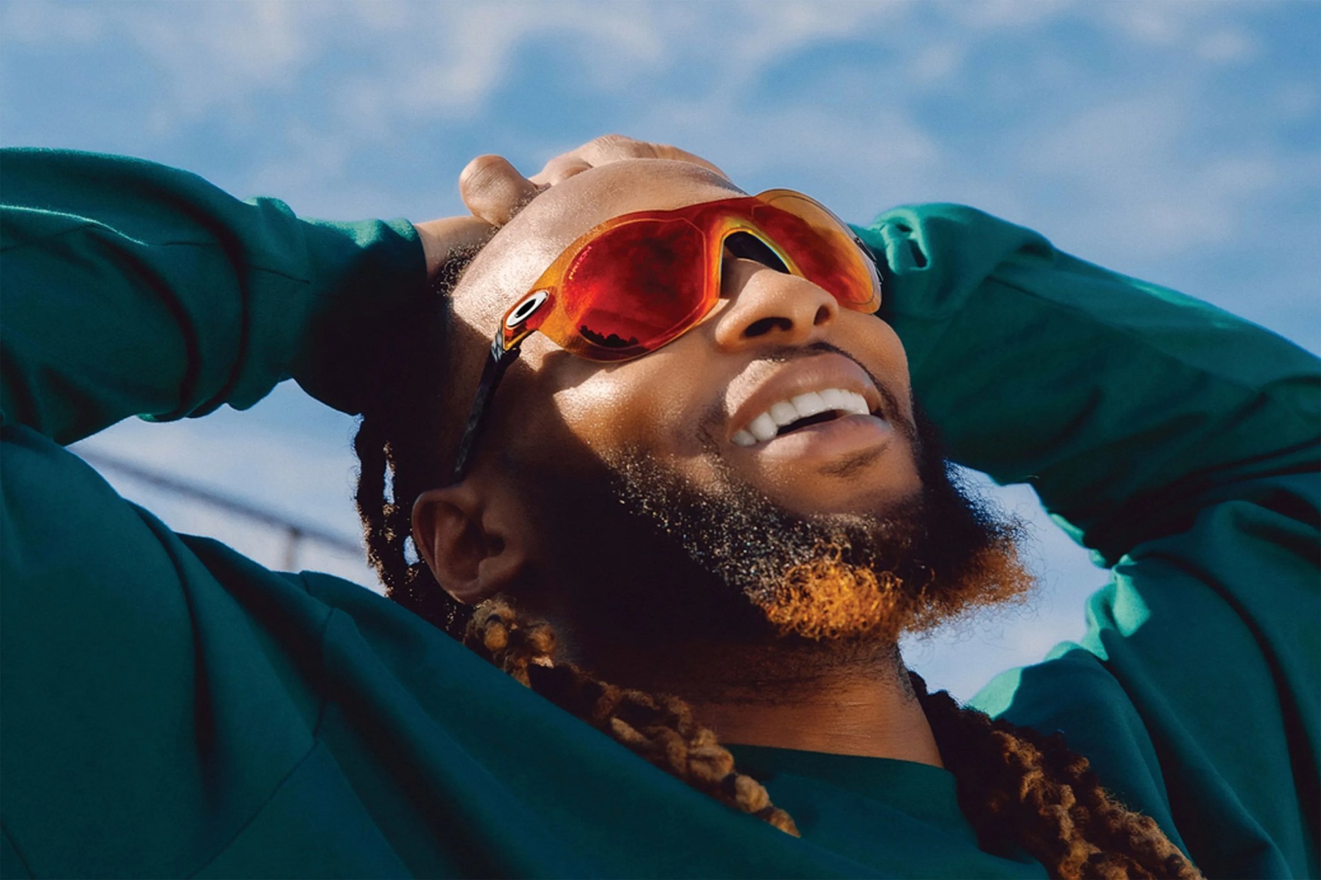 aaron jones wearing oakley resubzero sunglasses