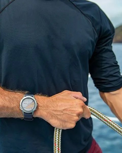 quatix® 6 gray with captain blue band