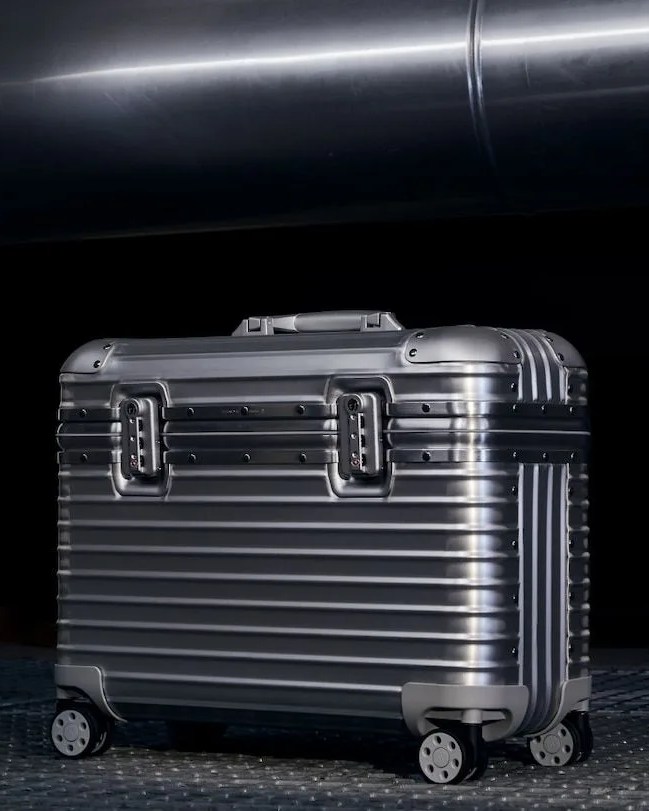 rimowa pilot case