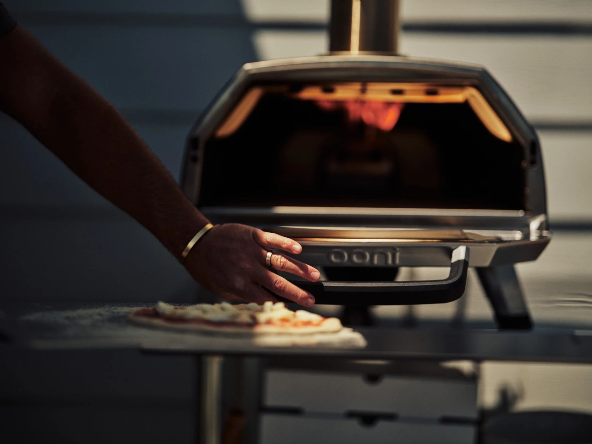 marco niccoli makes dinner for family using ooni karu