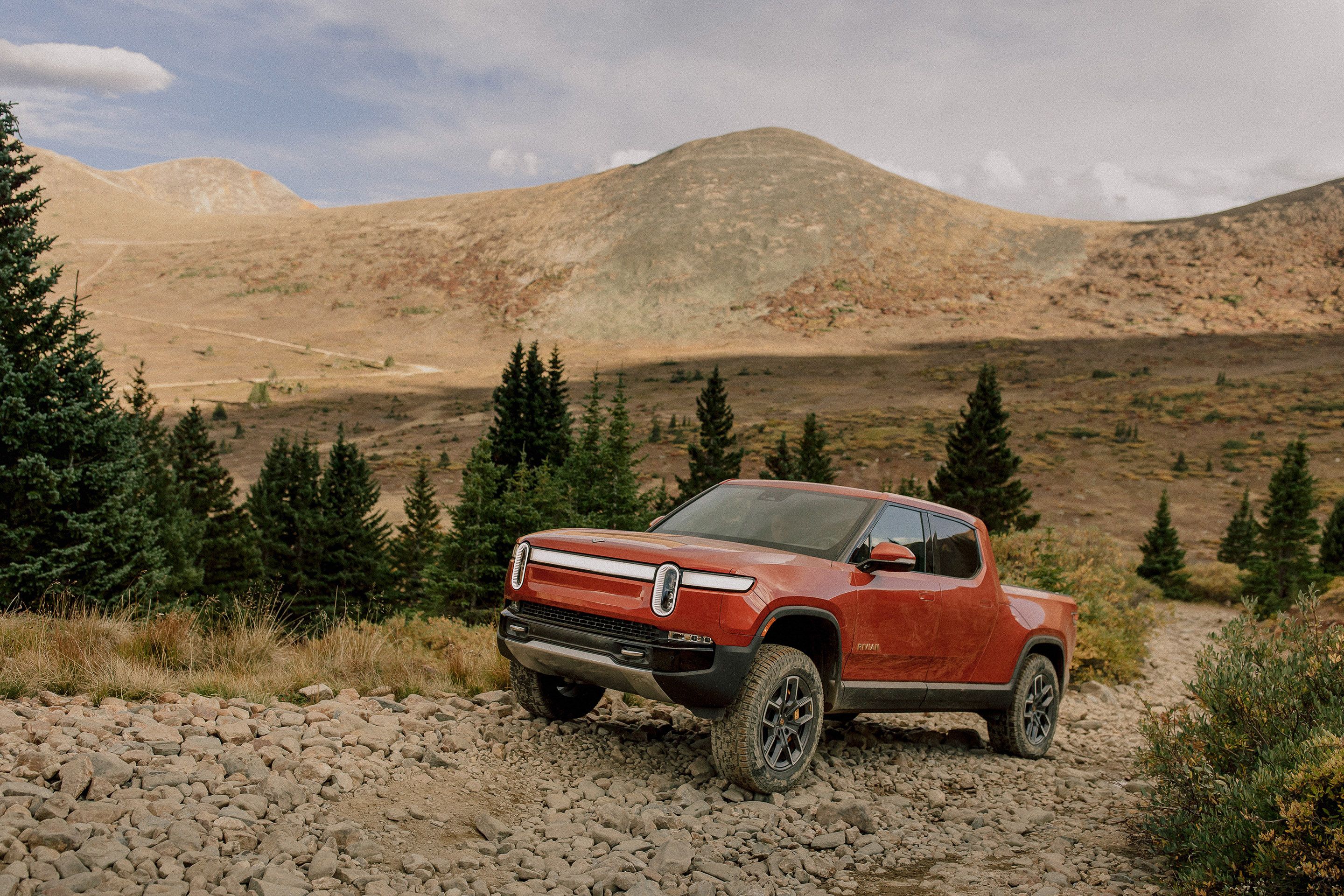 rivian r1t pickup truck off roading