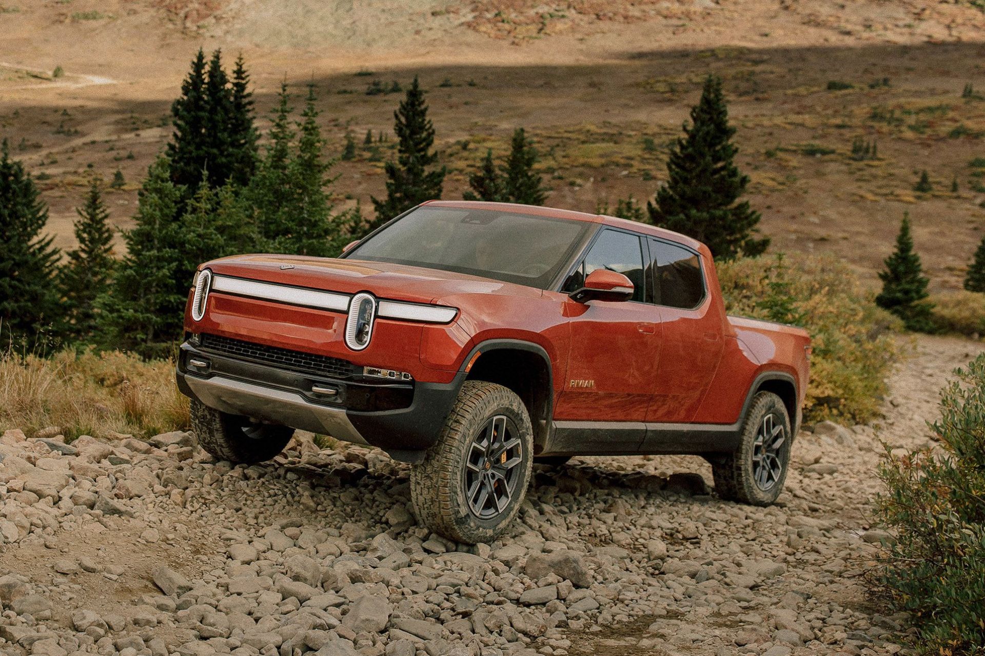 rivian r1t pickup truck off roading