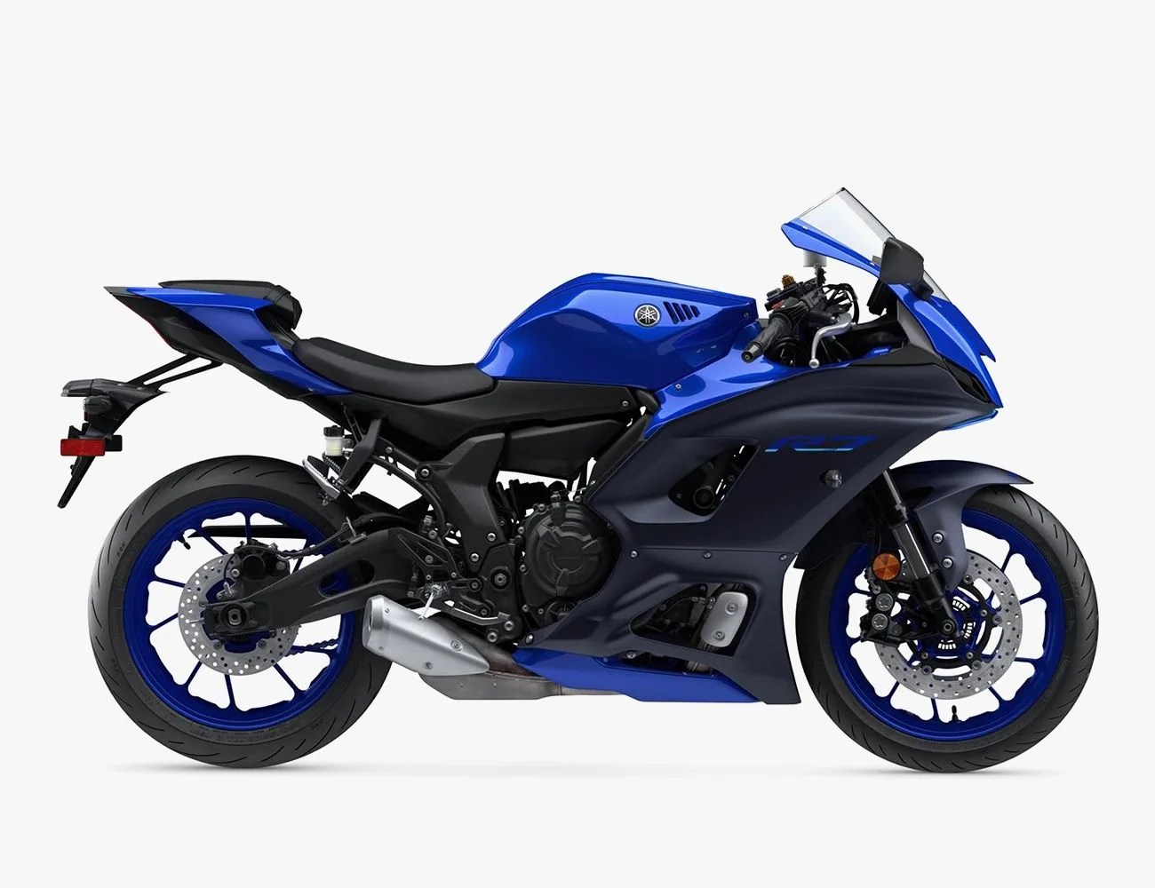 blue 2022 yamaha yzf r7 motorcycle
