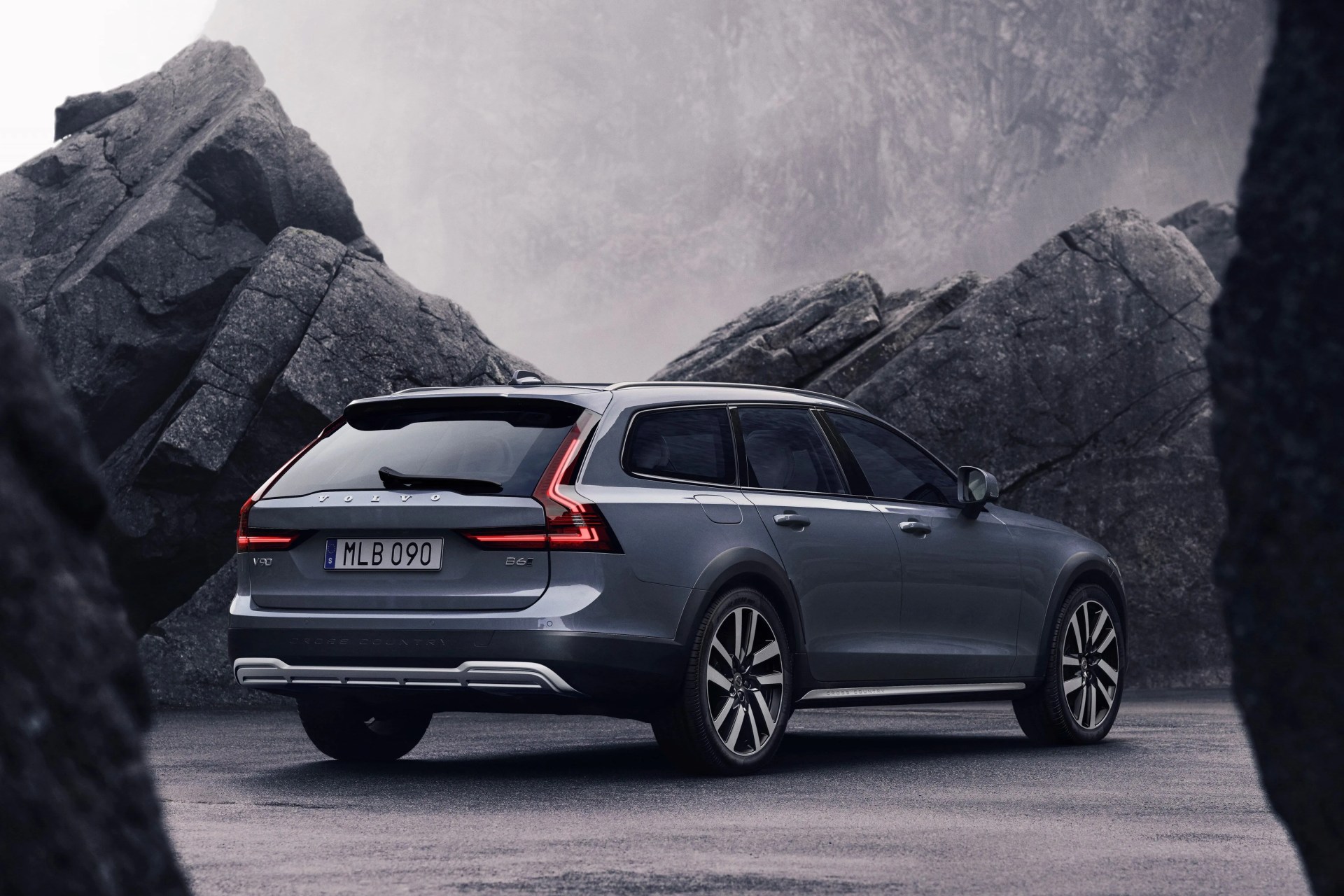volvo v90 cross country
