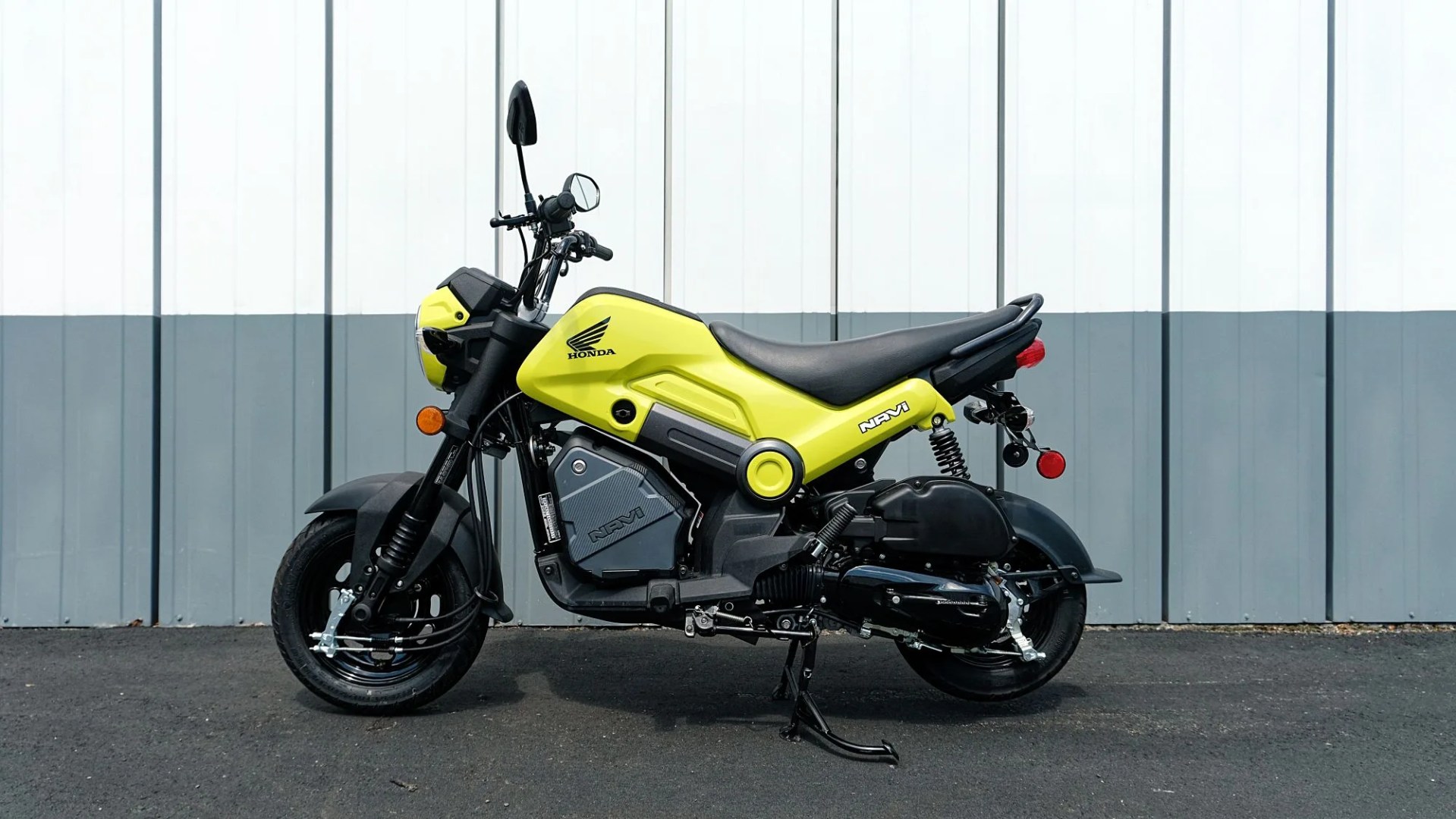 parked 2022 honda navi