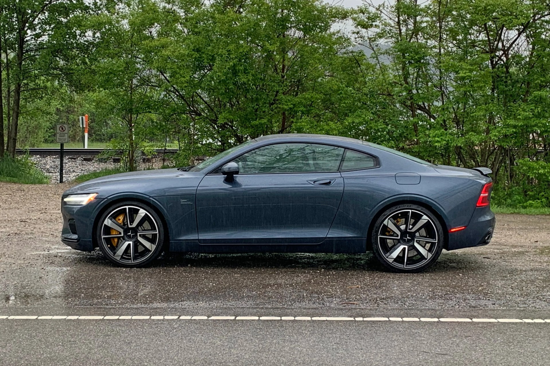 polestar 1 side view
