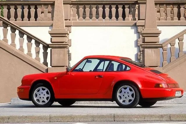 red porsche 911 carrera 4