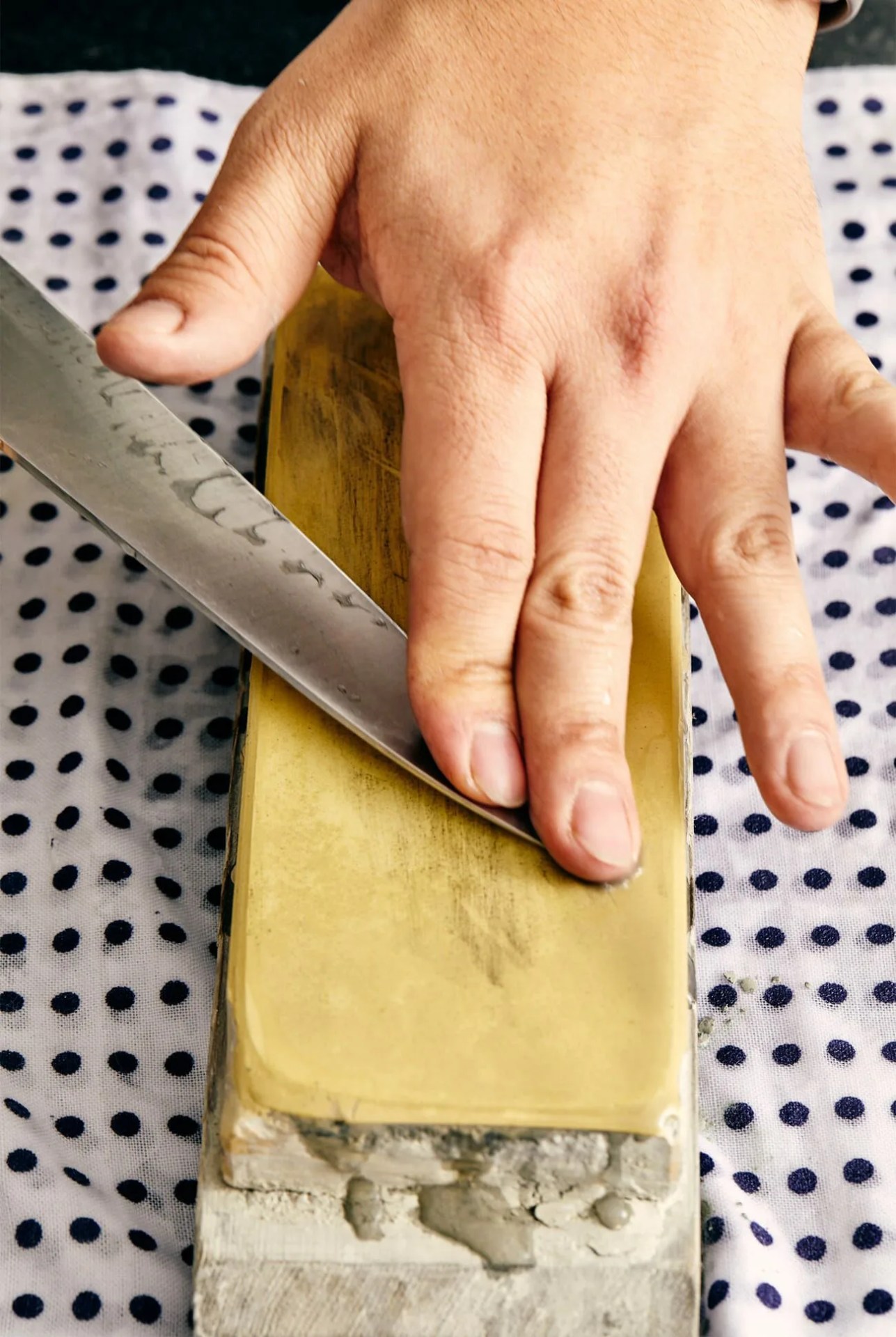How-To-Sharpen-A-Chefs-Knife-Gear-PAtrol-inline-6