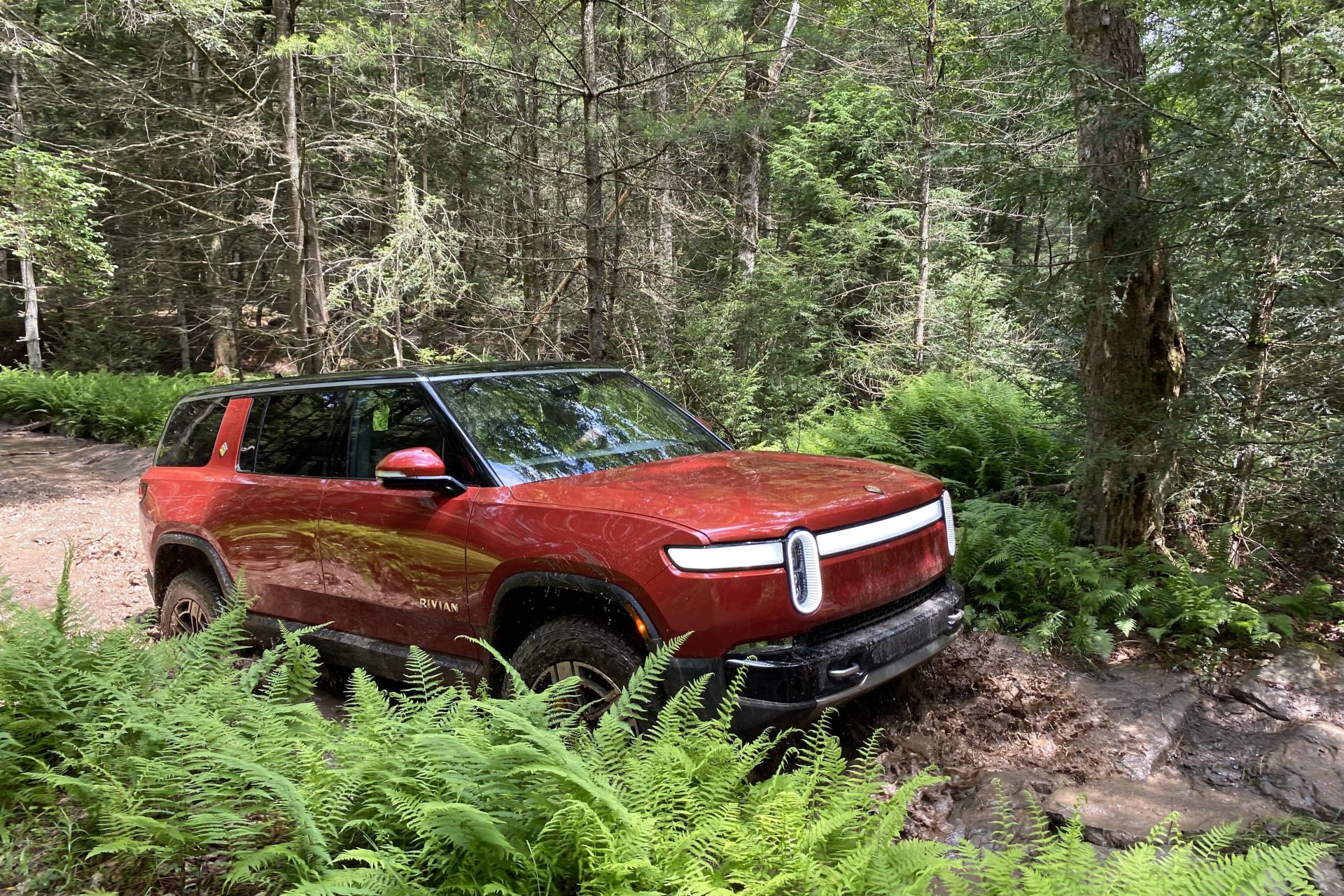 rivian r1s