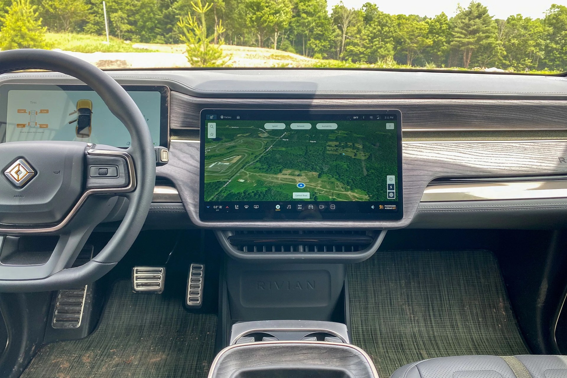 dashboard of the rivian r1s