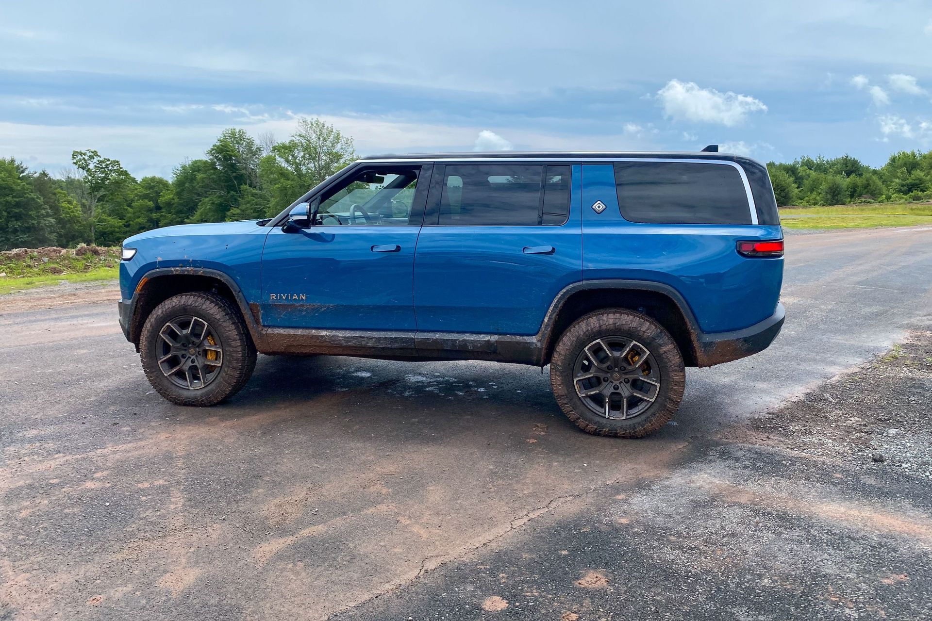 rivian r1s