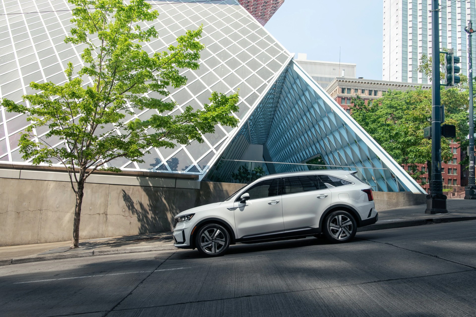 2022 kia sorento phev side view