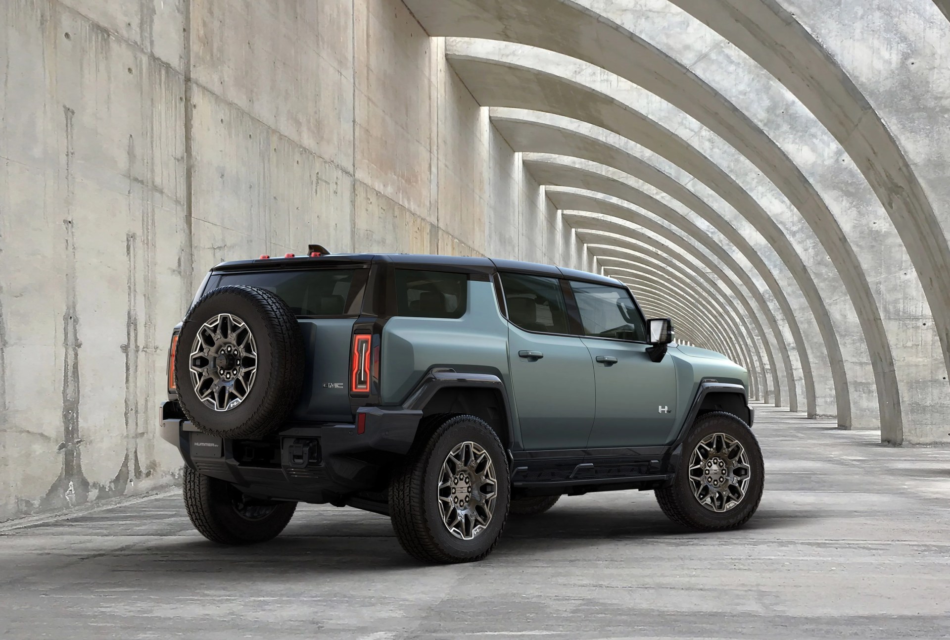 the gmc hummer ev suv completes the hummer ev family and features a 1267 inch wheelbase for tight proportions and a maneuverable body, providing remarkable on  and off road capability