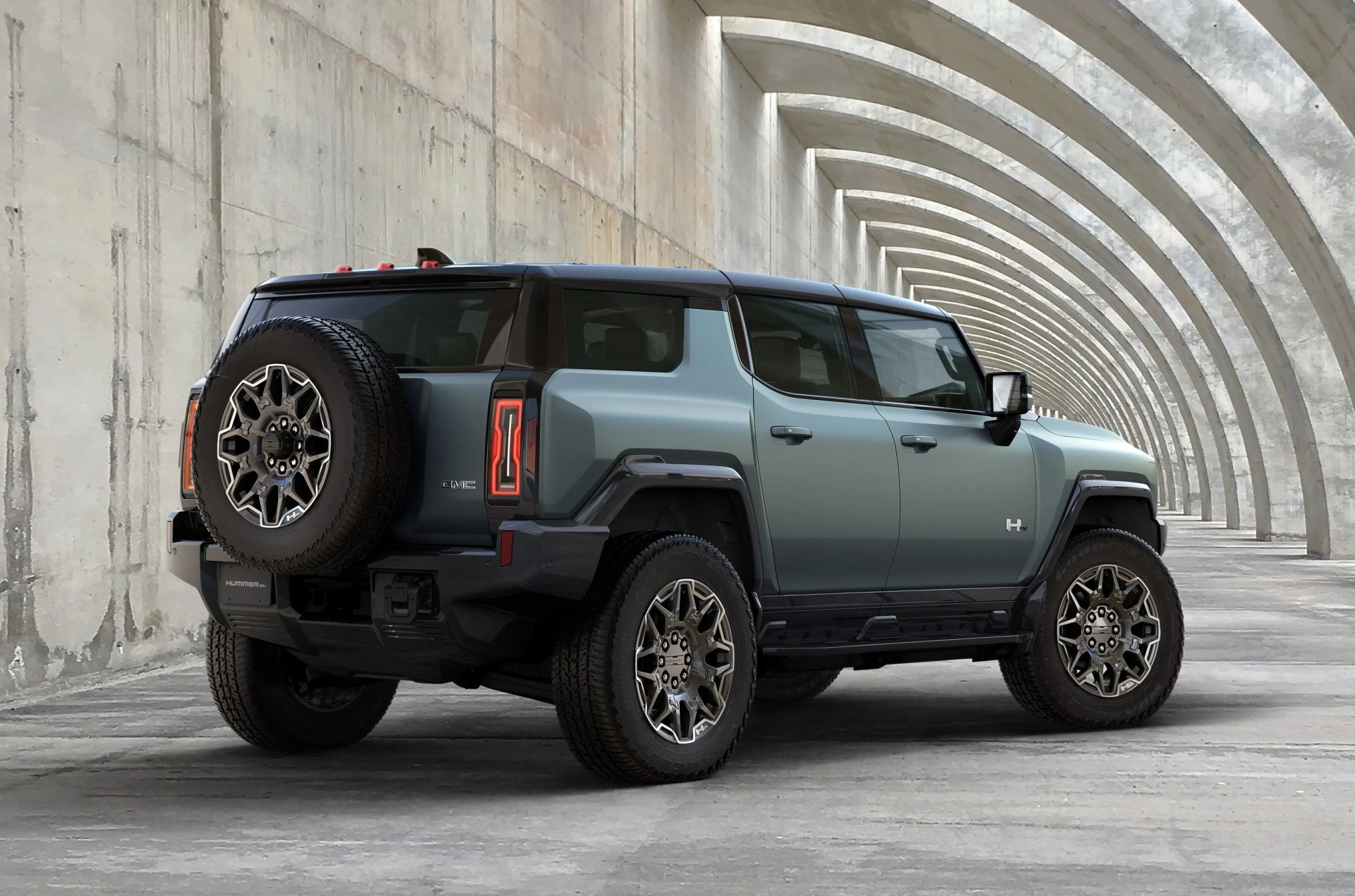 the gmc hummer ev suv completes the hummer ev family and features a 1267 inch wheelbase for tight proportions and a maneuverable body, providing remarkable on  and off road capability