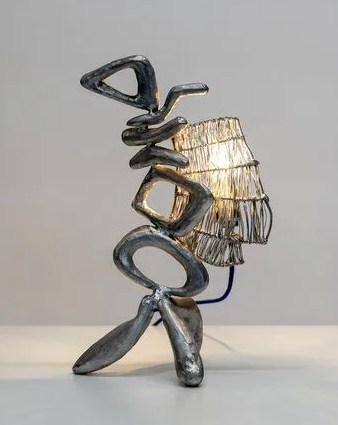 jamps statue
