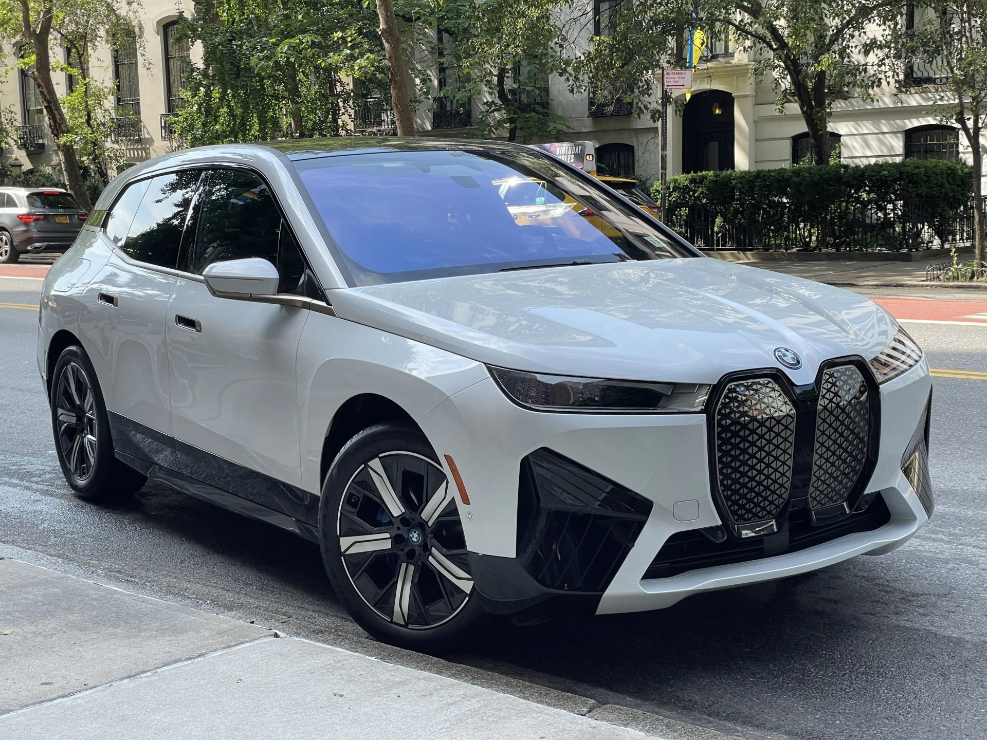 2022 bmw ix in white