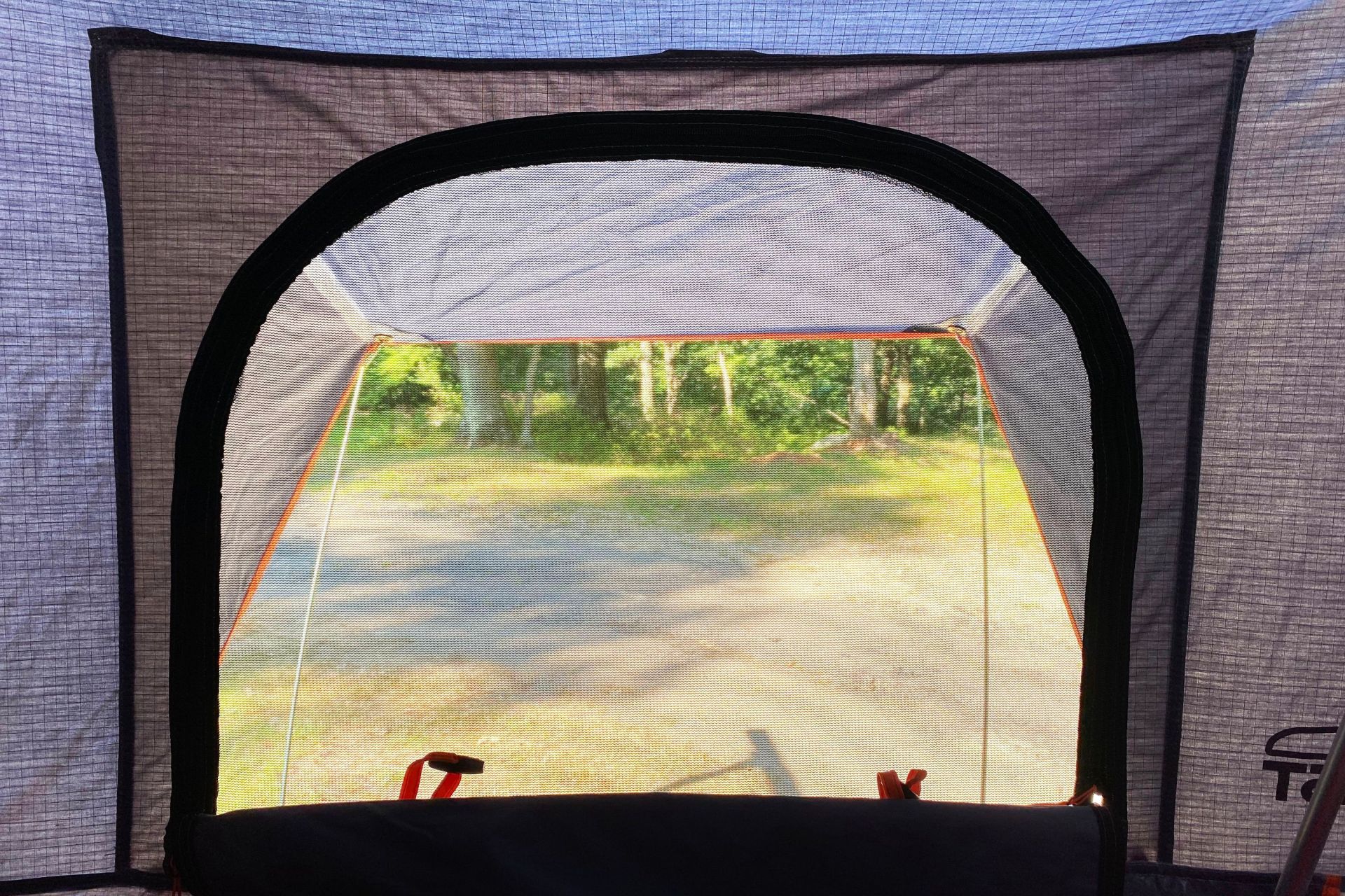 roofnest condor xl tent screened in window