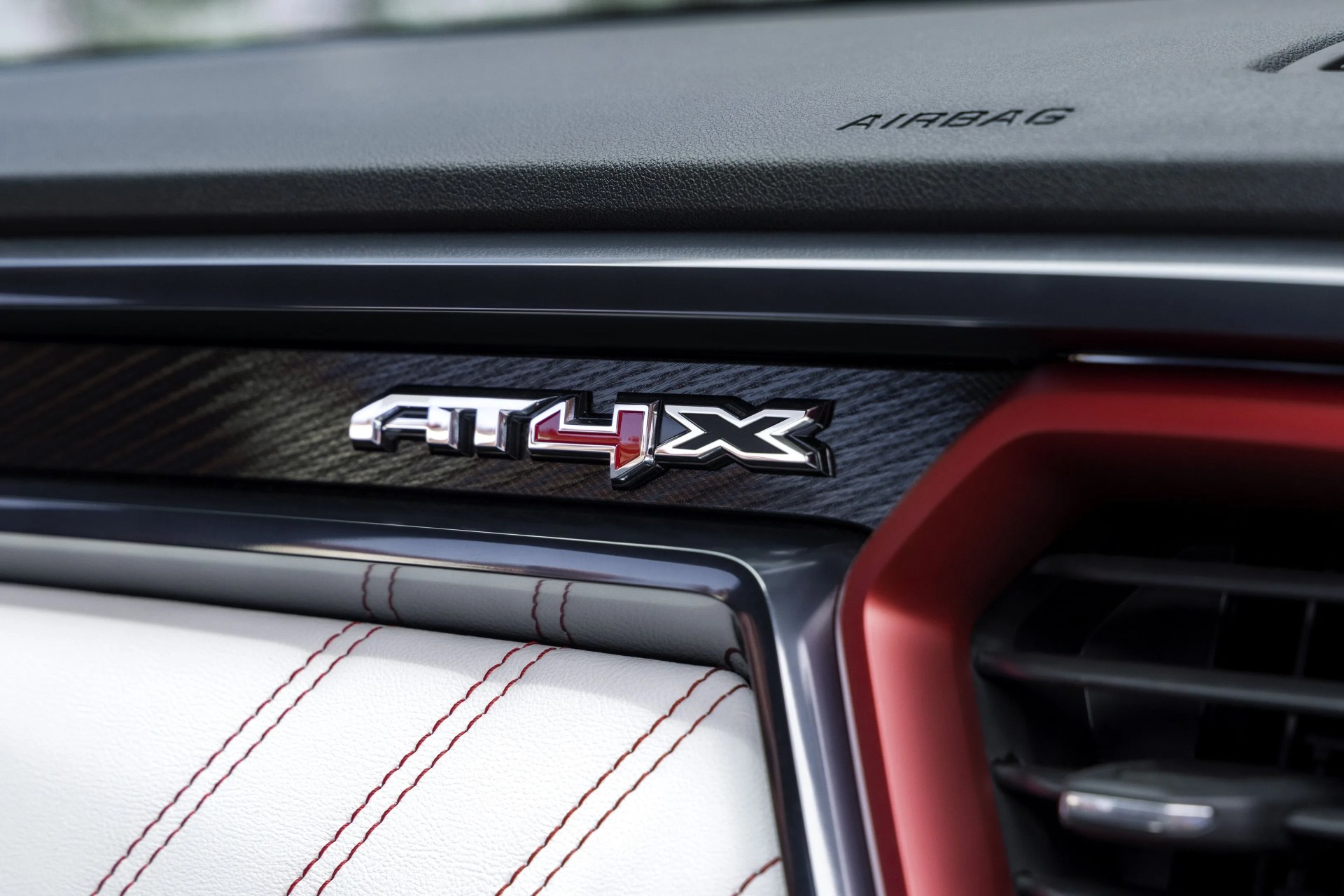 gmc canyon at4x dashboard badging