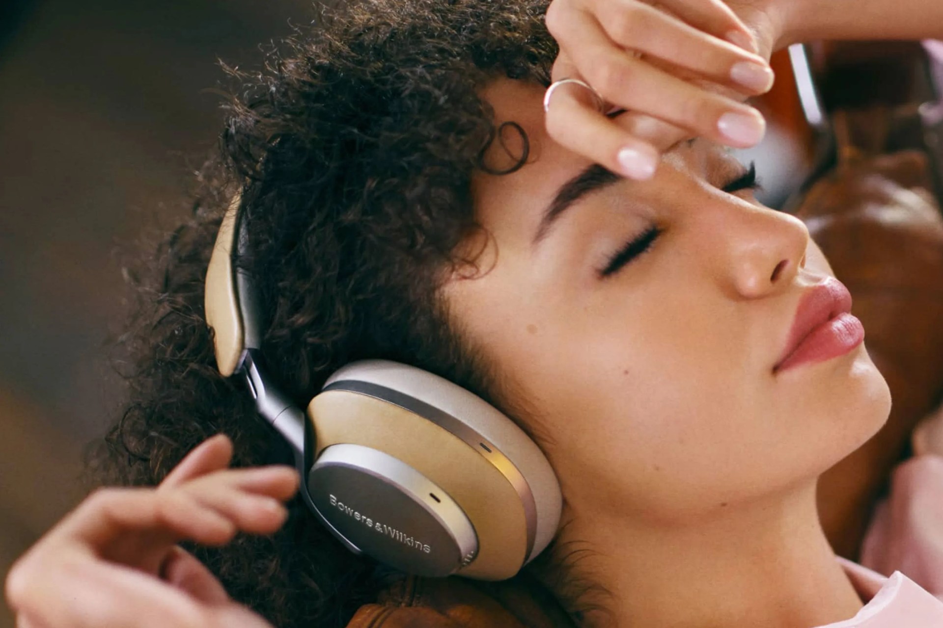 bowers and wilkins headphones