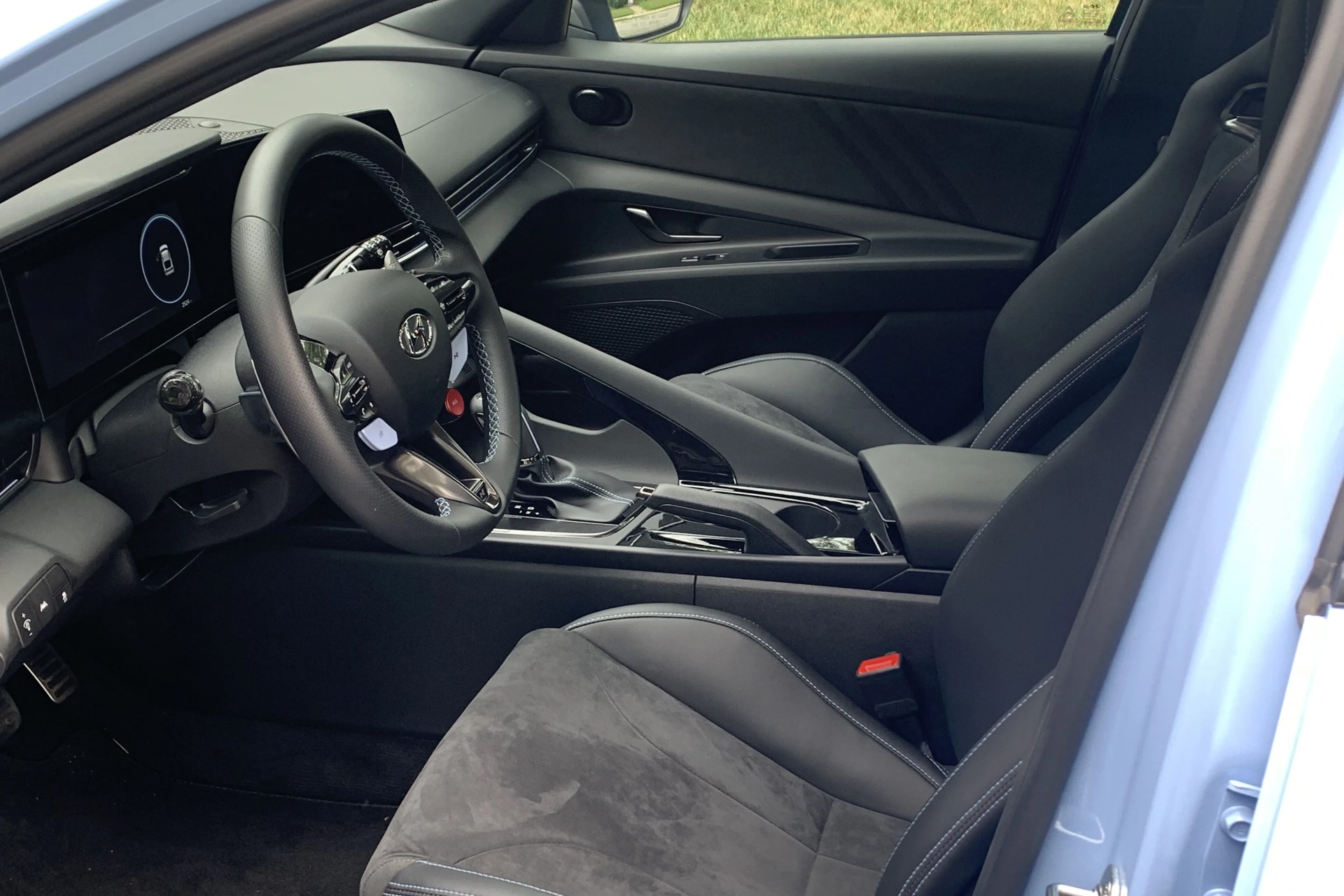 hyundai elantra n front driver's seat