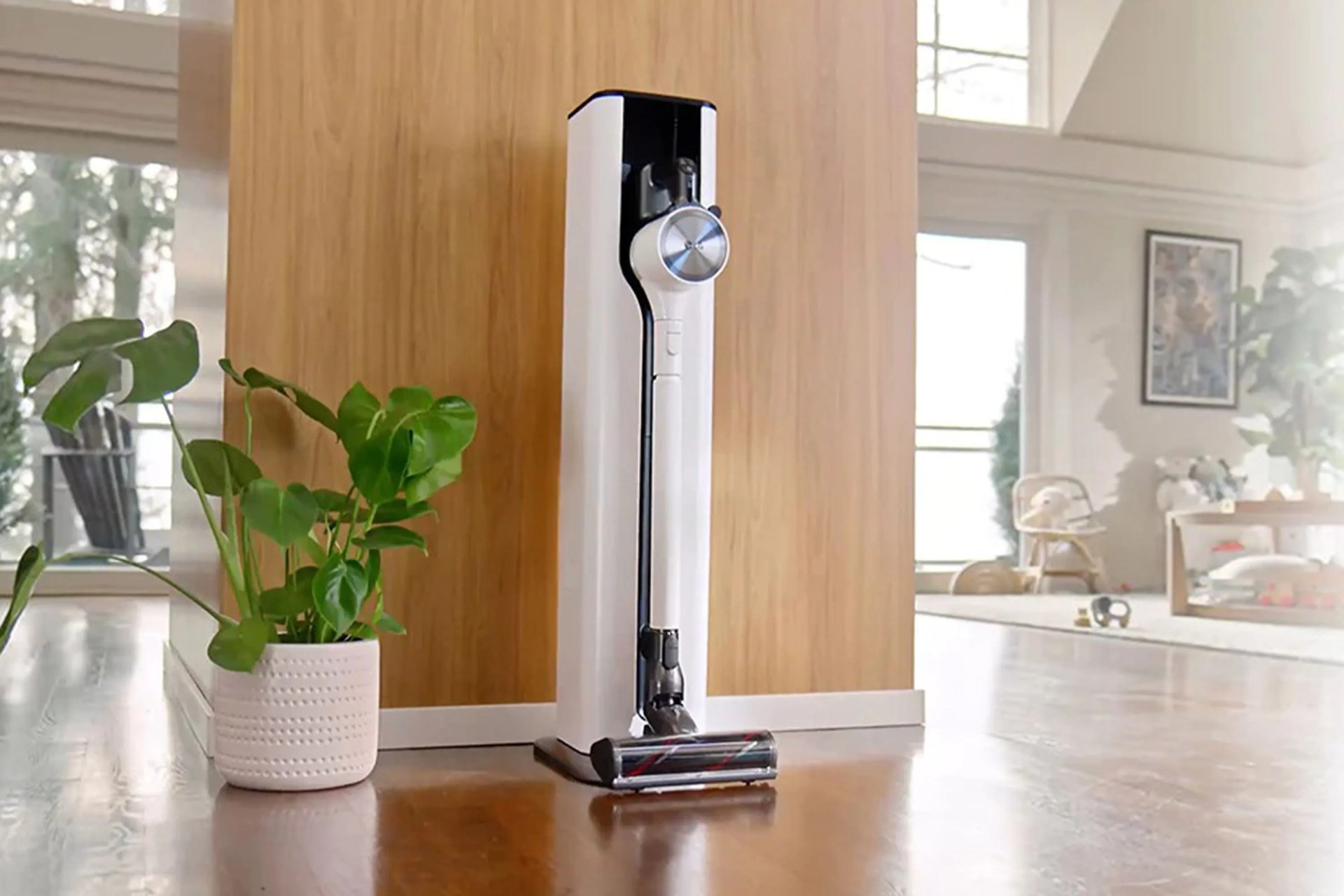 lg cordzero a9 kompressor vacuum in a hallway