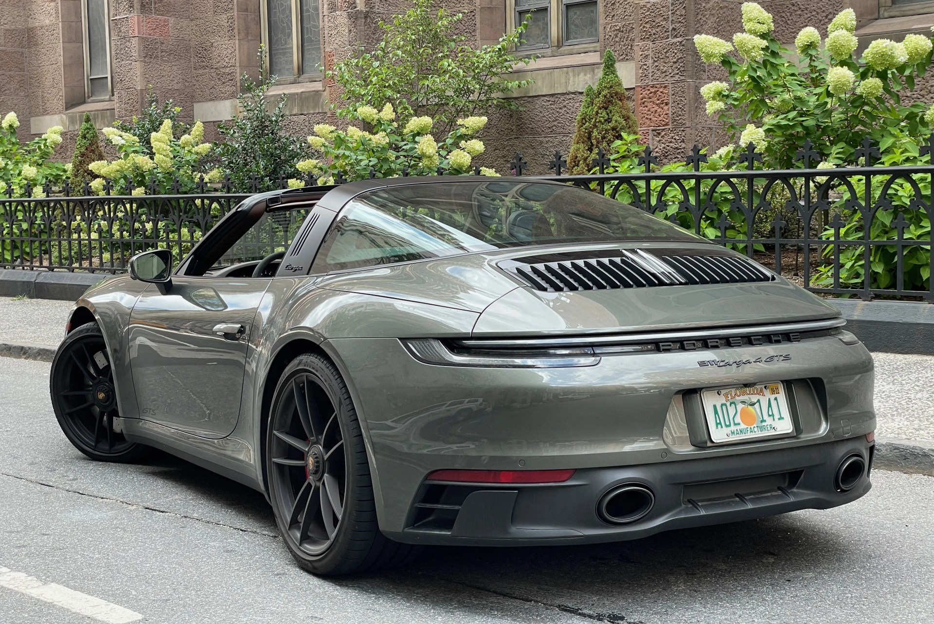 2022 porsche 911 targa 4 gts in green