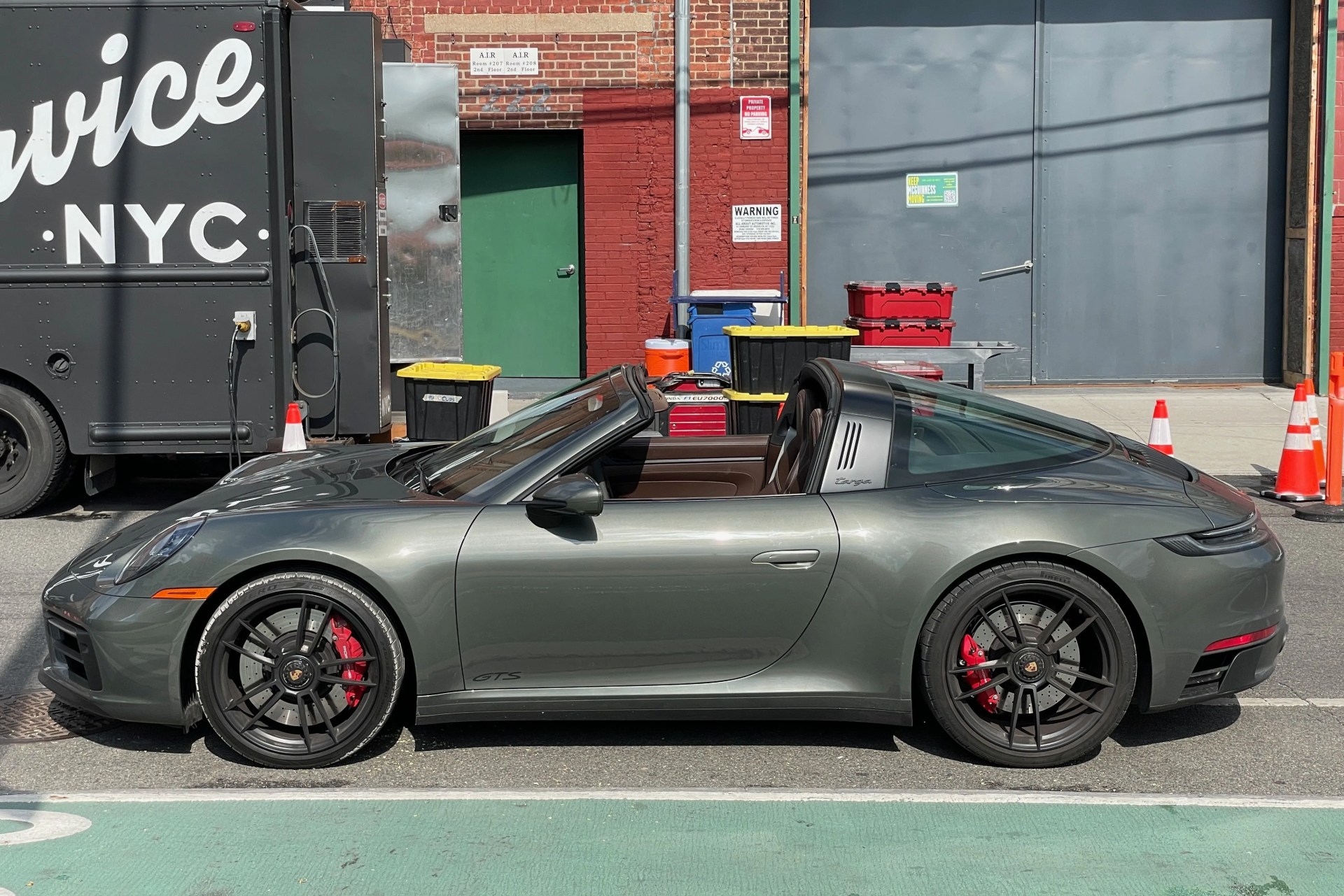 2022 porsche 911 targa 4 gts in green