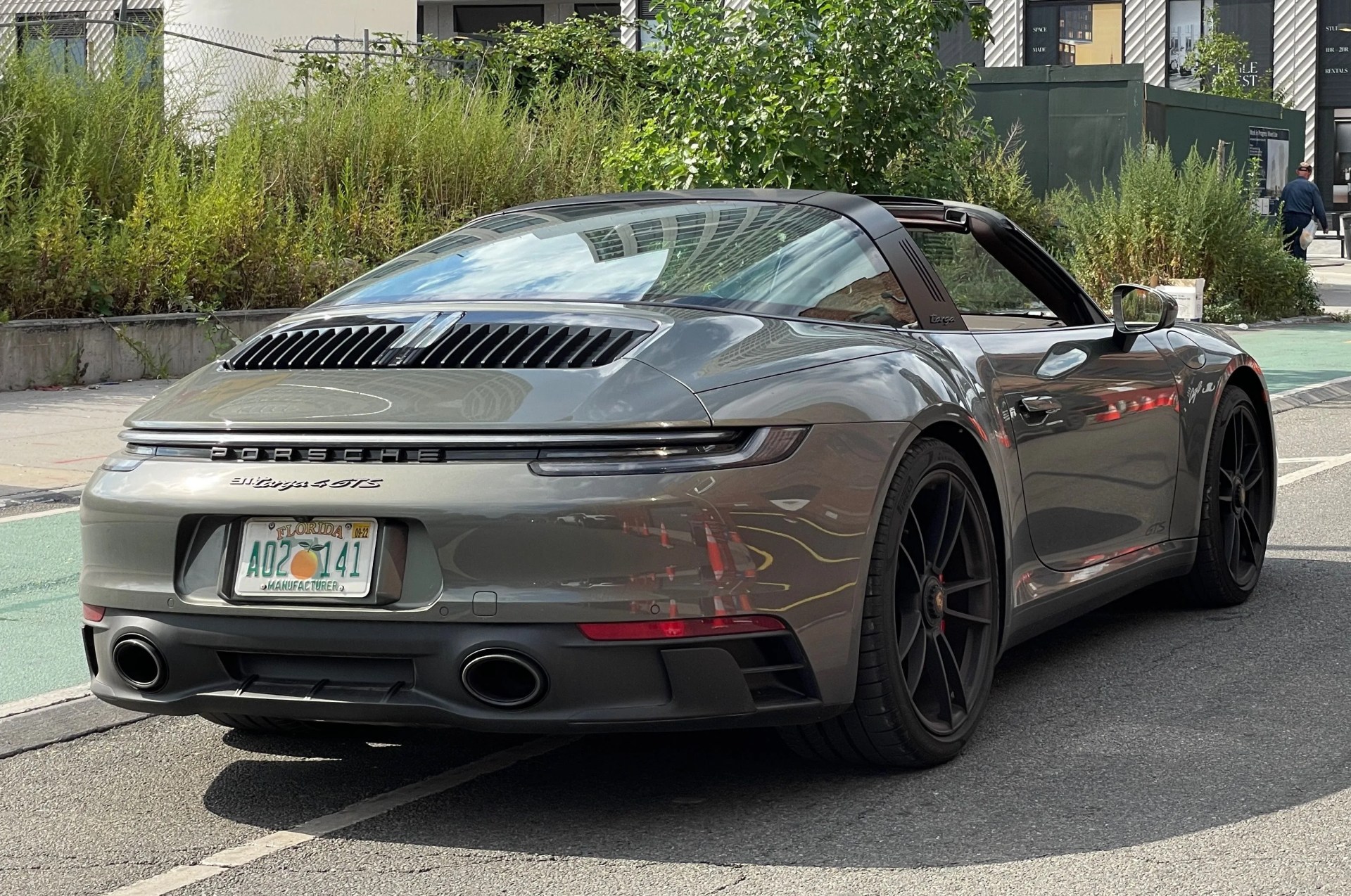 2022 porsche 911 targa 4 gts in green