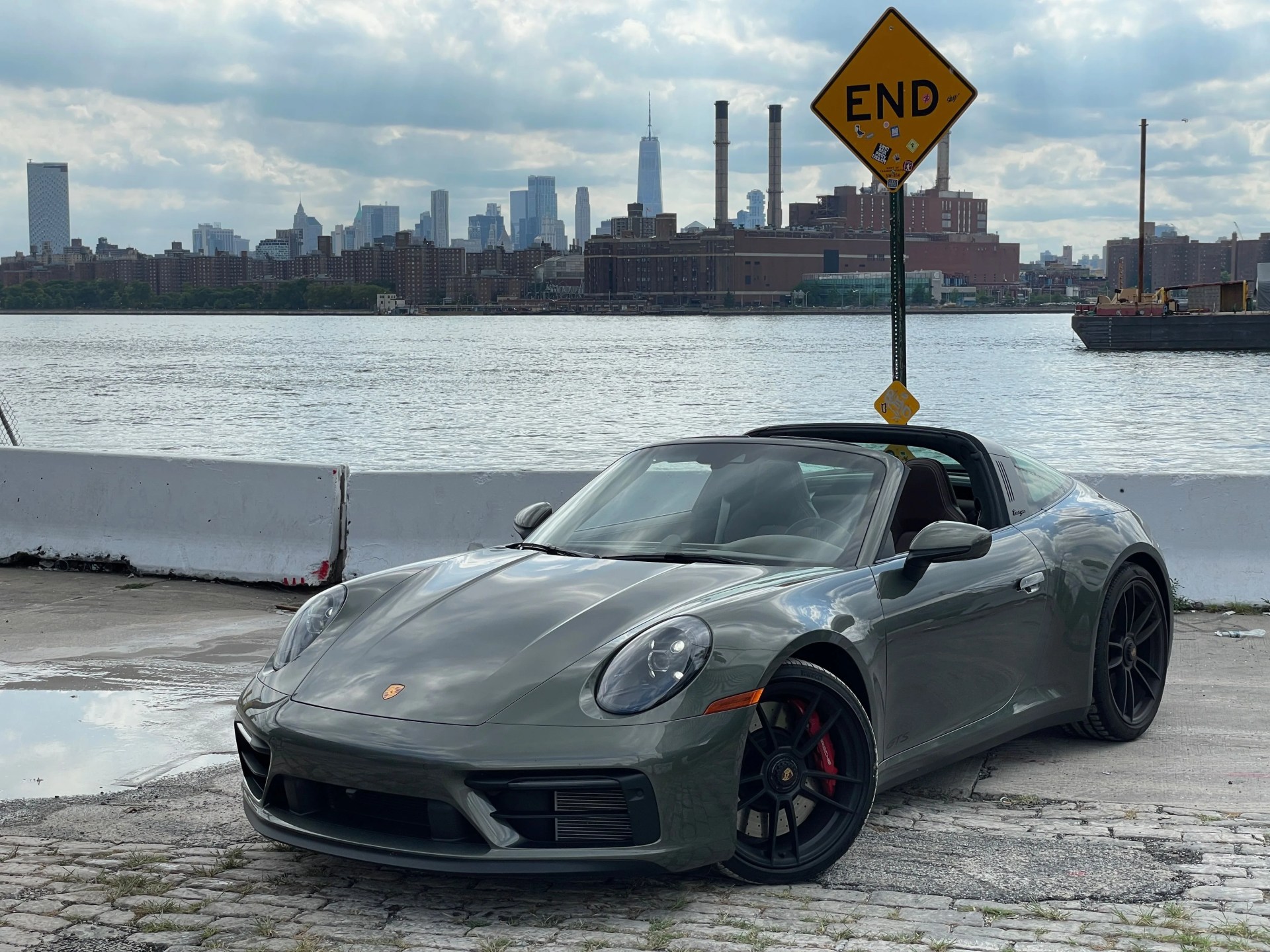 2022 porsche 911 targa 4 gts in green