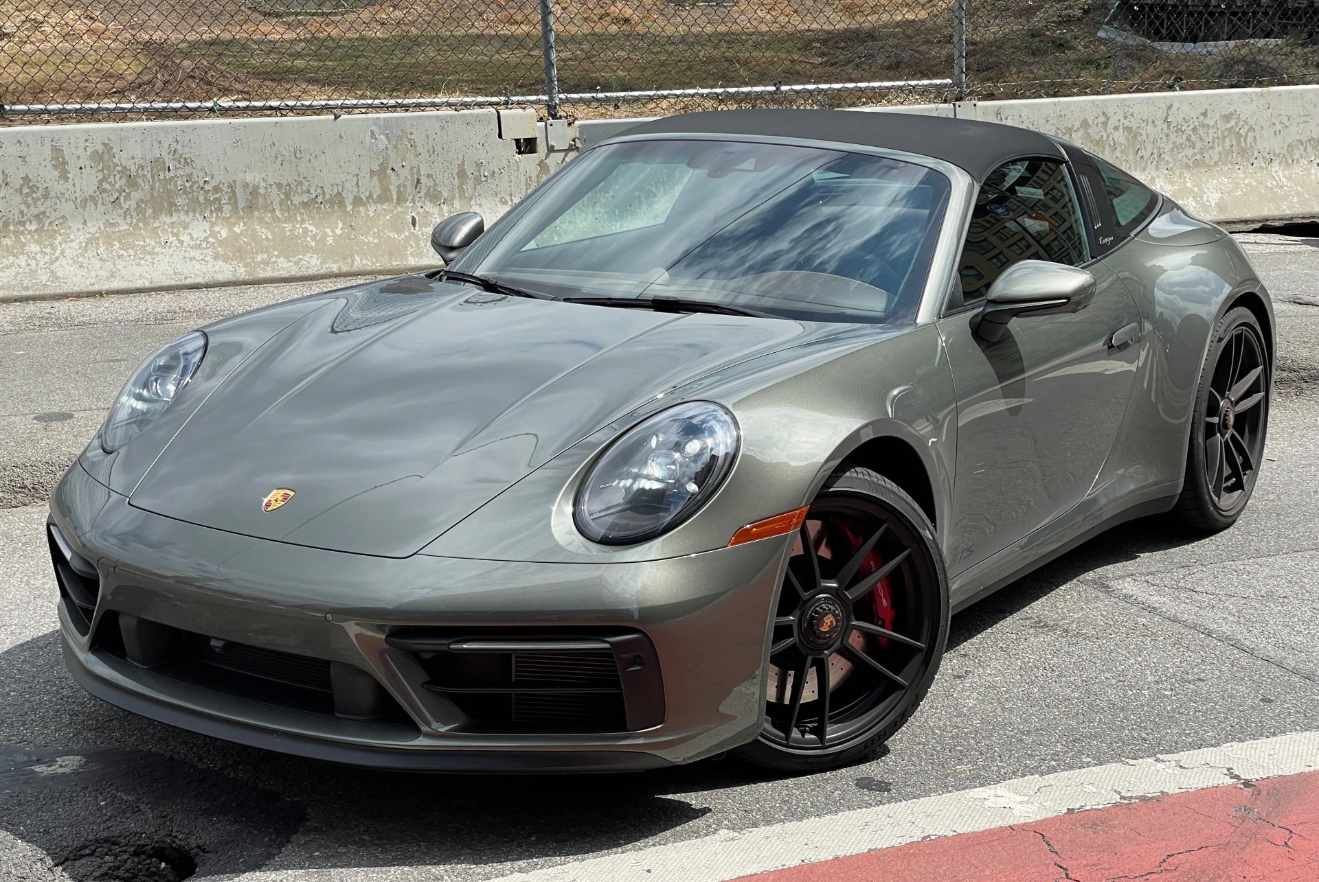 2022 porsche 911 targa 4 gts in green