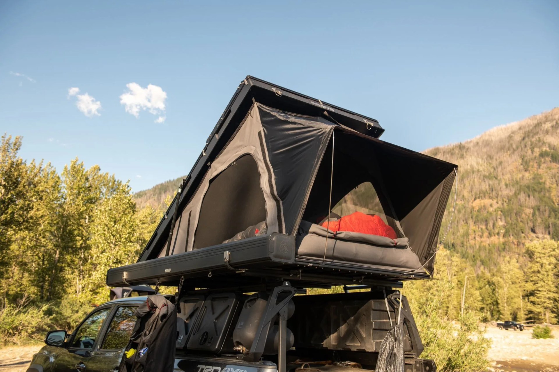iKamper Blue Dot Voyager rooftop tent