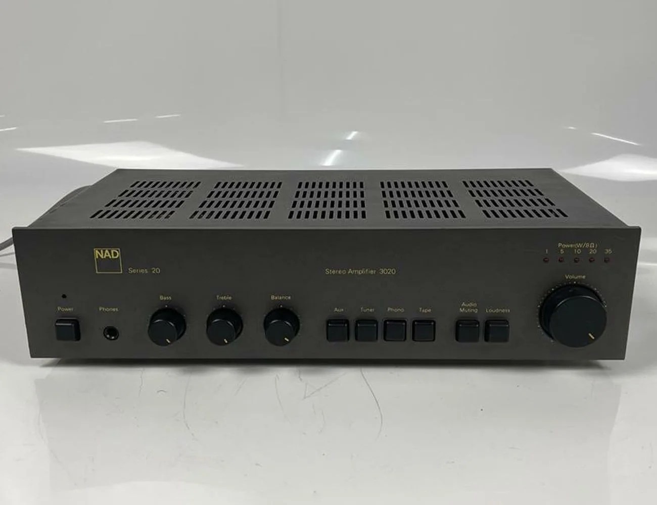 NAD 3020