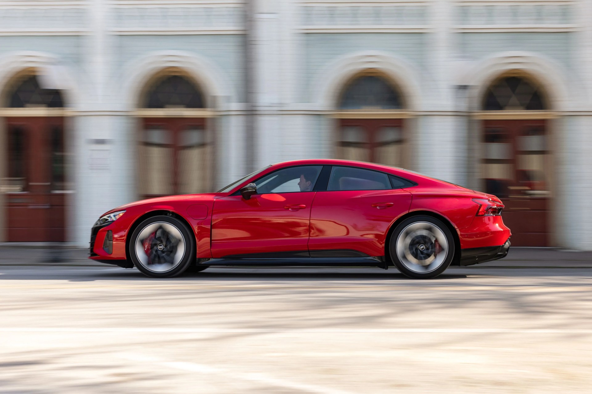 dynamic photo,
colour tango red metallic effect