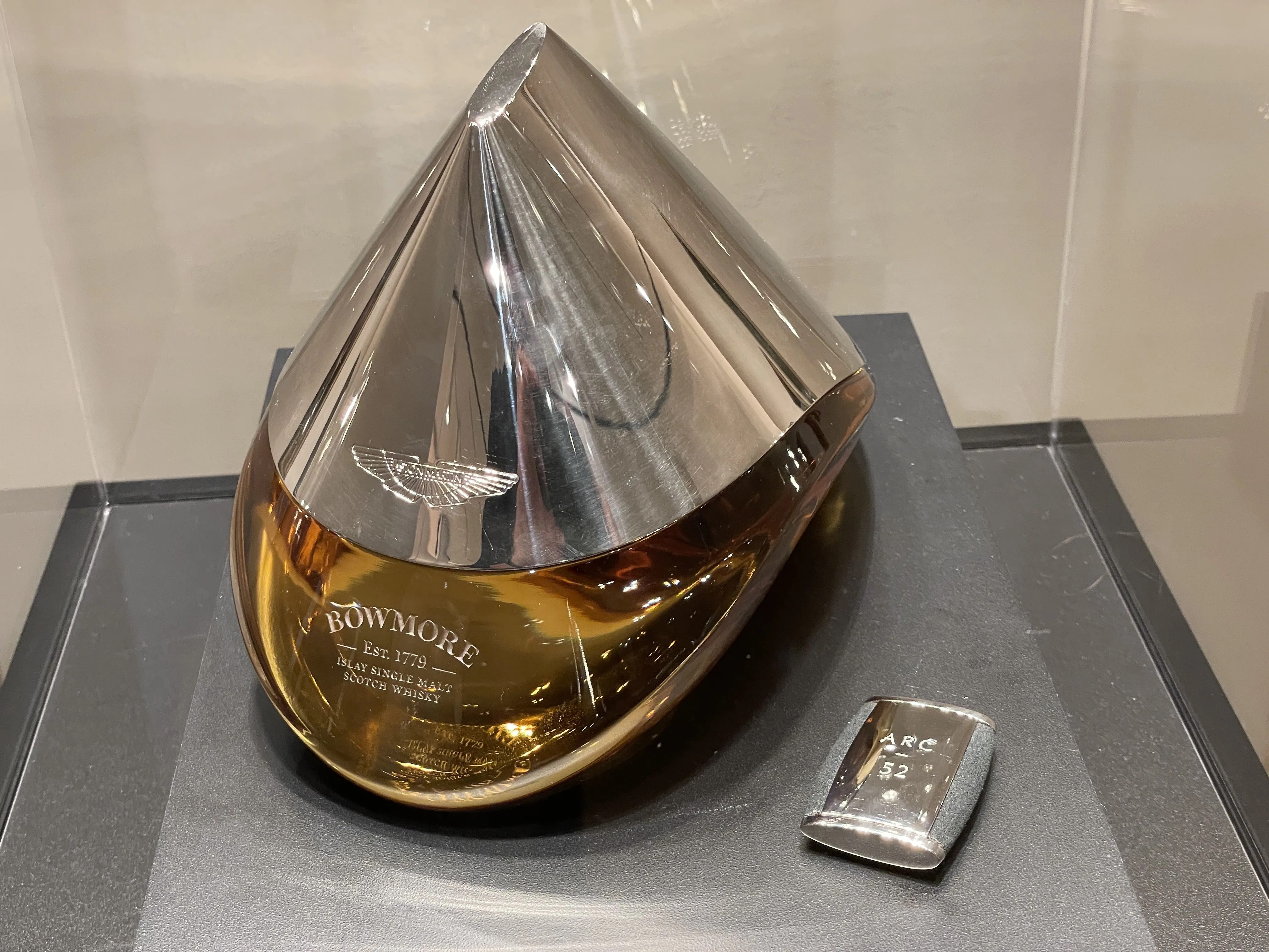 bowmore arc 52 scotch whiskey