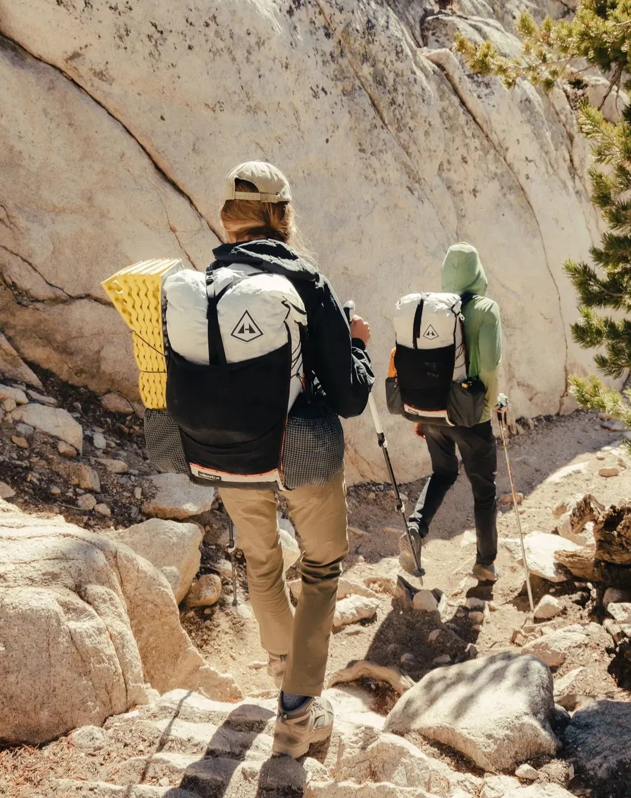 two people backpacking using hyperlite mountain gear unbound system