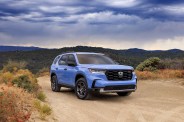 honda pilot trailsport in blue parked on a desert trail